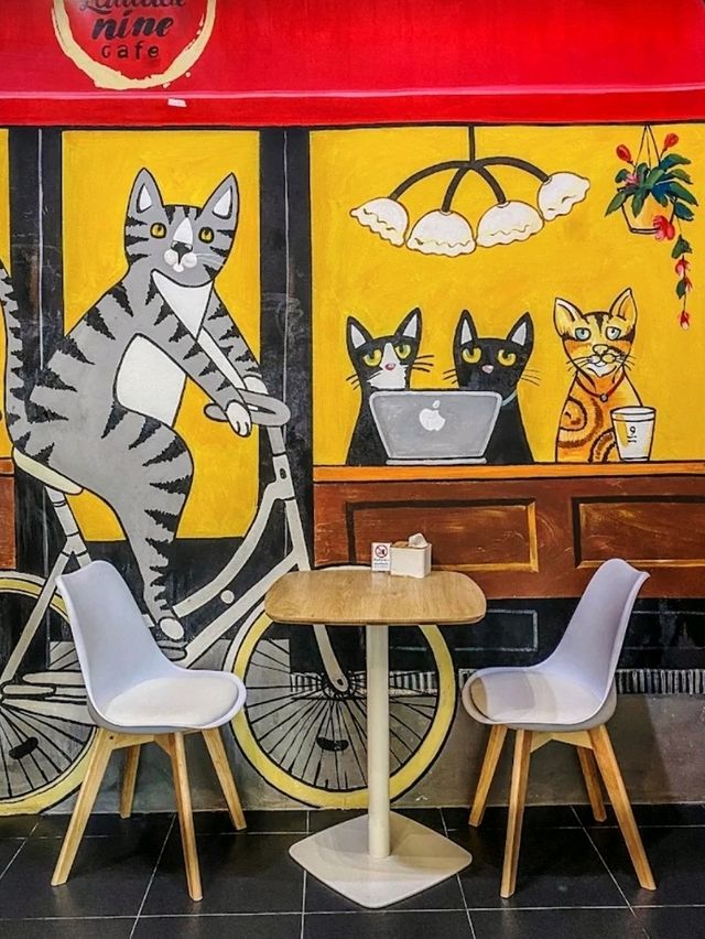 Latitude 9 Cafe Samui: คาเฟ่บรรยากาศอบอุ่น สวยงาม