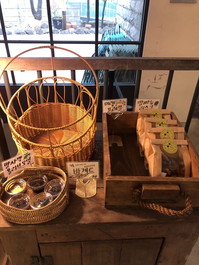 Bukhansan Atelier – Hidden Café in Eunpyeong Hanok Village, Seoul