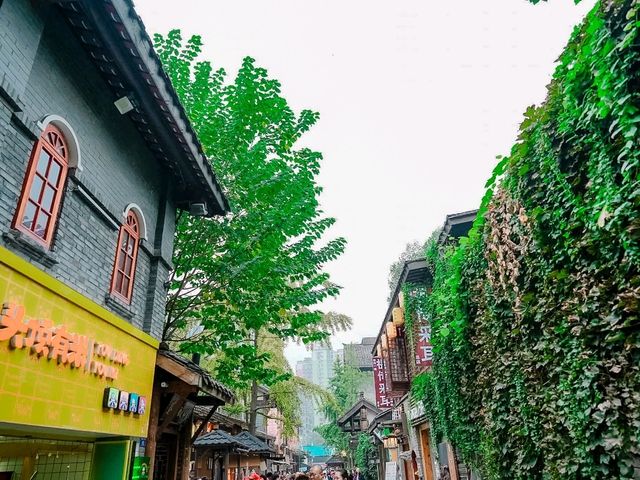 ซอยกว้างแคบ (Kuan Zhai Alley) 