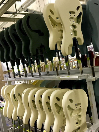 ギター好きの聖地へ！Fender USA コロナ工場見学🎸 | Trip.com コロナ