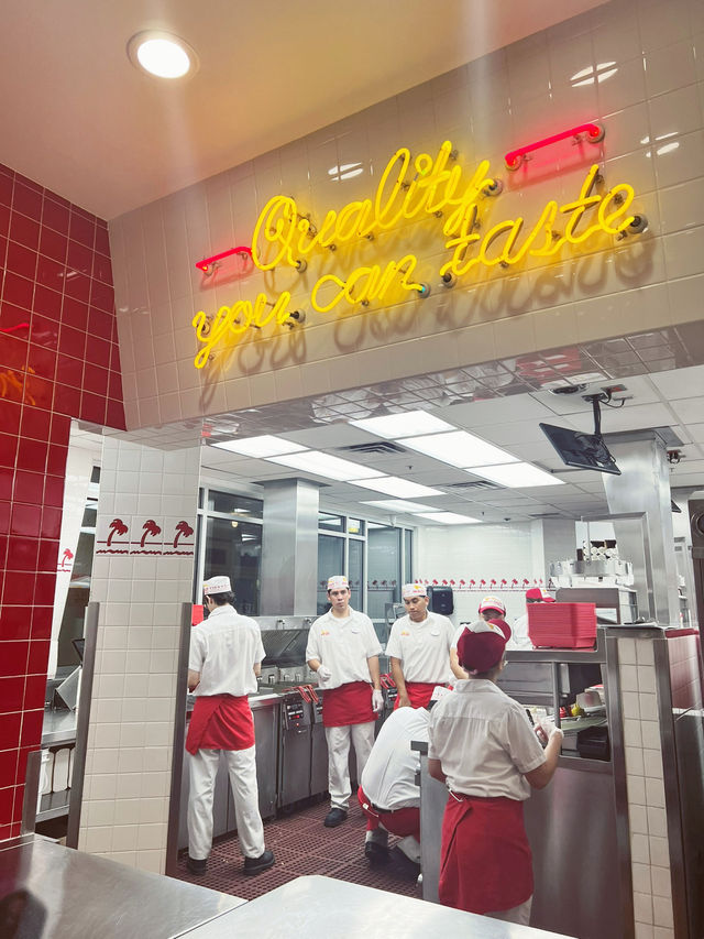【サンフランシスコ🇺🇸】西海岸来たら絶対コレ！In-N-Out Burgerで本場の味🍔✨