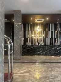 Concrete Calm in Bangkok’s Buzz, De Prime Awaits