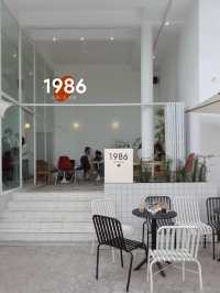 1986 Cafe & Stay