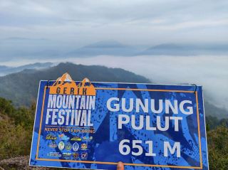 Chasing Clouds at Gunung Pulut! 