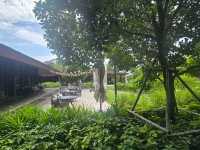 ANdAZ พัทยา โรงแรมในสวน ริมทะเล