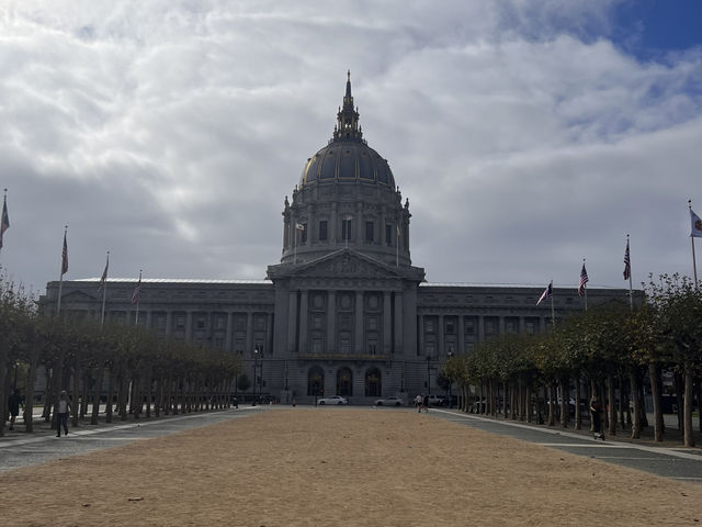 舊金山市政廳｜金頂圓頂建築的政治與藝術殿堂 🏛️