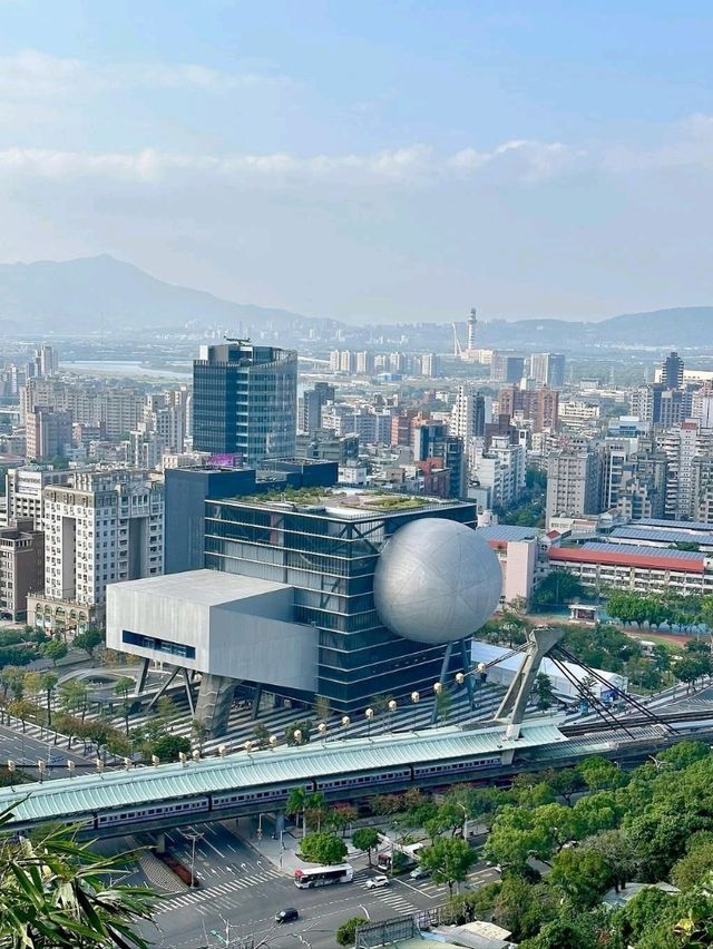 Hike with a View on Jiantan Mountain Trail