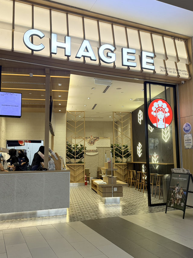 พักช้อป แวะจิบชาเกร๋ ๆ ที่ Chagee Aman Central☕️👇
