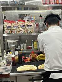 呢間以入口即溶可麗餅而聞名嘅甜品店 melt-in-your mouth crepes 大家一定要嚟試吓