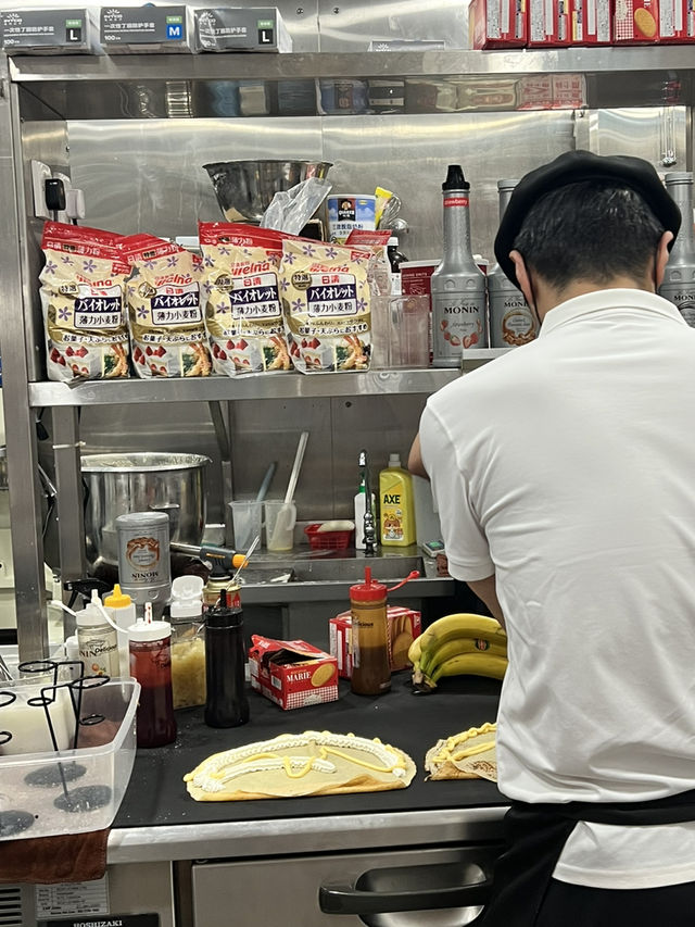 呢間以入口即溶可麗餅而聞名嘅甜品店 melt-in-your mouth crepes 大家一定要嚟試吓