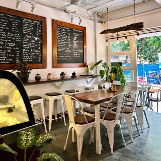 코론의 로컬 감성 가득한 공간, Epic Cafe