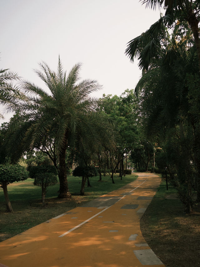 แลนด์มาร์กเป็ดเหลือง & สวนสาธารณะหนองประจักษ์ อุดร