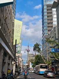 上海晴天街頭人文風景