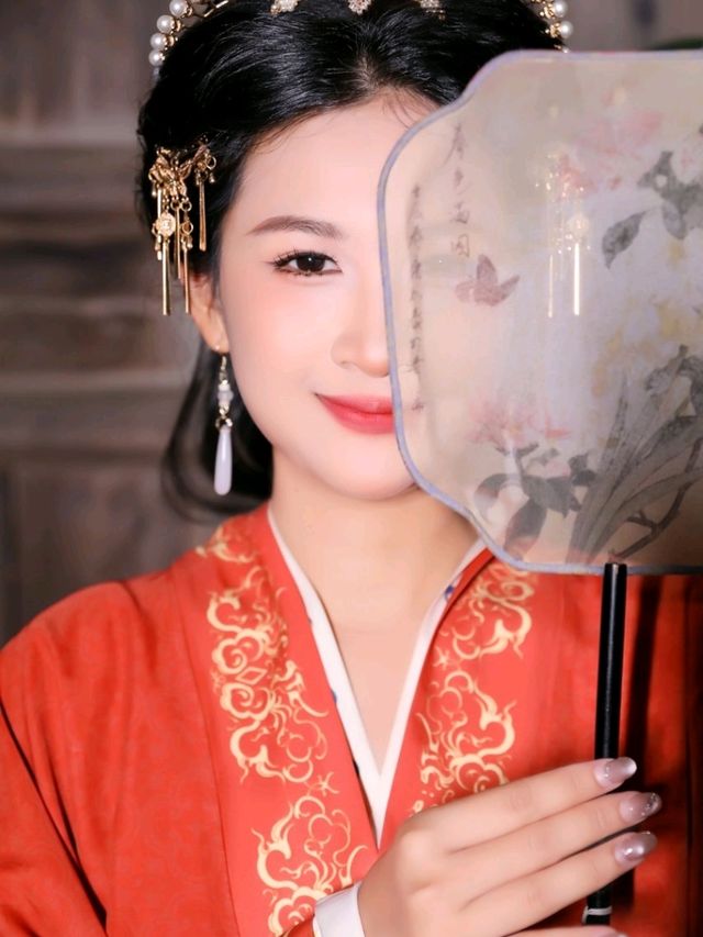 ใส่ชุดจีนเฉิงตู ถนนคนเดินกว้างแคบ