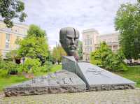 城市靈魂的一角，綠意與藝術共存的街頭花園#水晶花園（Crystal Garden）-Sofia Bulgaria