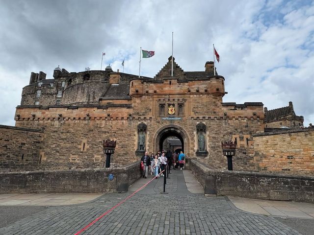 A Majestic Journey Through Edinburgh Castle: A Trip to Scotland’s Historic Heart A Majestic Journey Through Edinburgh Castle: A Trip to Scotland’s Historic Heart