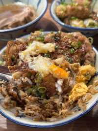 《兩草必食香煎脆邊蛋肉餅飯》