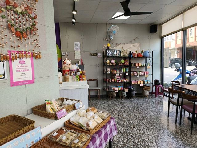 梧棲一方格早午餐，美味與舒適並存。