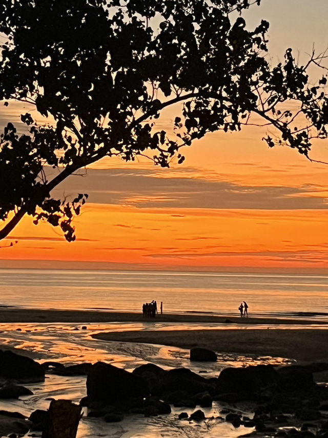 🌅 The Perfect Kuching Day: From Hilton Views to Borneo Mysteries! 🏛️