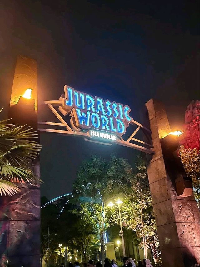 🎃 “Night of Thrills: Halloween Vibes at Universal Studios Beijing”