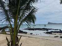 Notre Dame Auxiliatrice - Bright colors and a picturesque view of Mauritius 