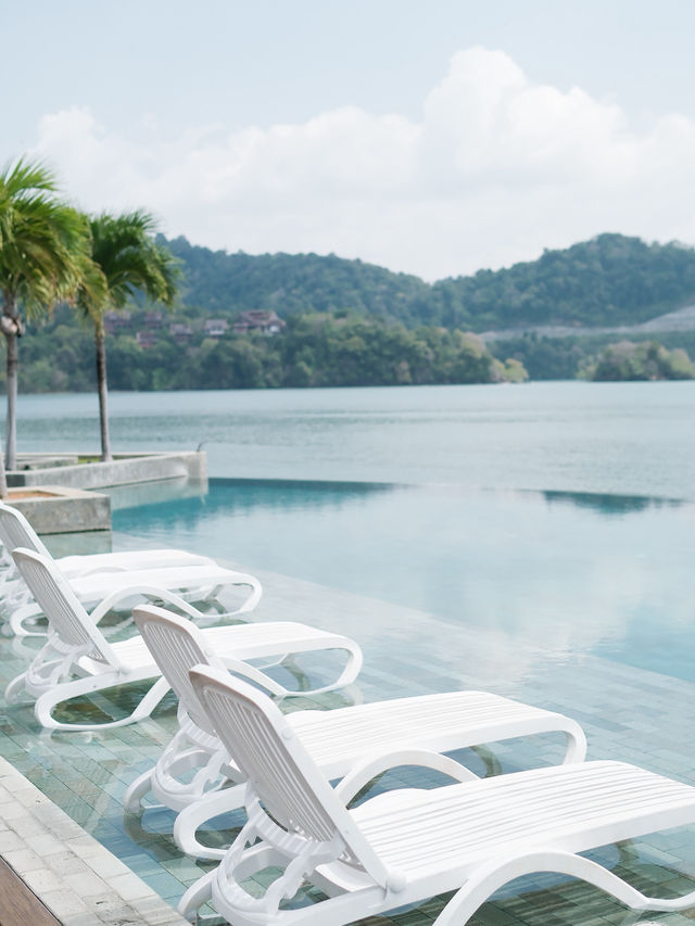 Langkawi Nights: From Seaside Luxury to Fire Show Magic 