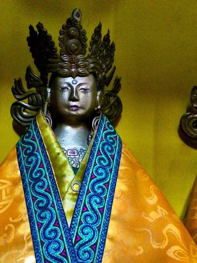 Migjid Janraisig Sum - Big Copper Statue