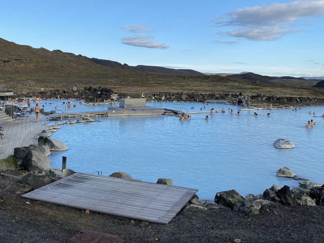 🇮🇸冰島隱世溫泉！米湖北部藍湖湯泉體驗・必打卡夢幻美景