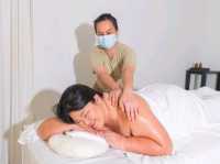 พักผ่อน กินดื่ม ชมวิวเมืองสุดอลังกลางสาธร