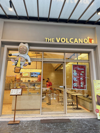 Pencinta Makanan Penutup Wajib Banget Mampir ke THE VOLCANO di CNX.