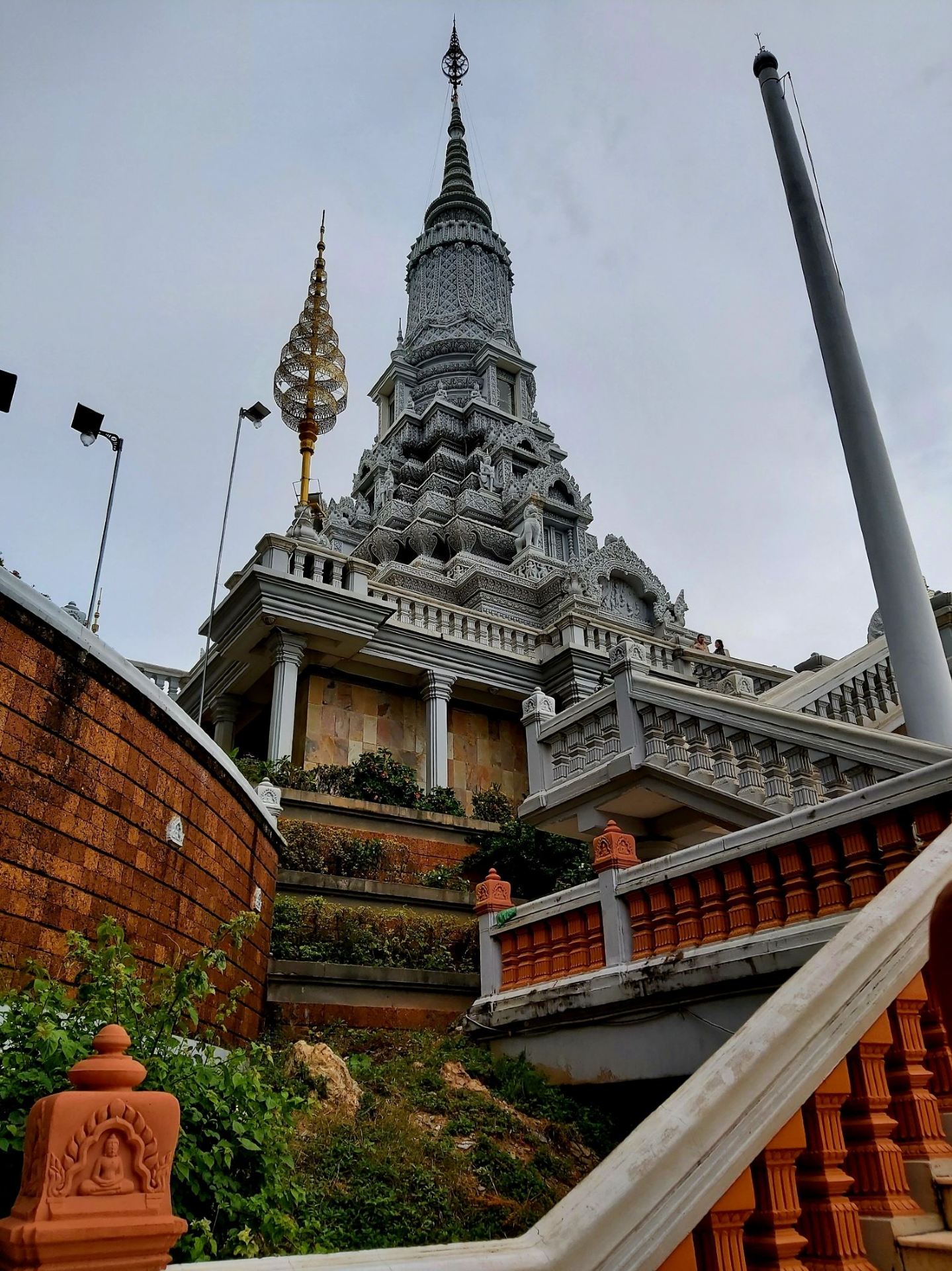 Phnom Oudong/Phnom Phreah Reach Throap