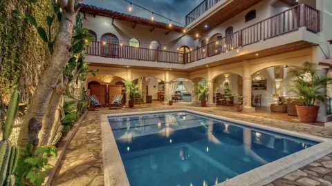 Nicaragua offers a wide variety of accommodations, from colo — traveler post in Granada
