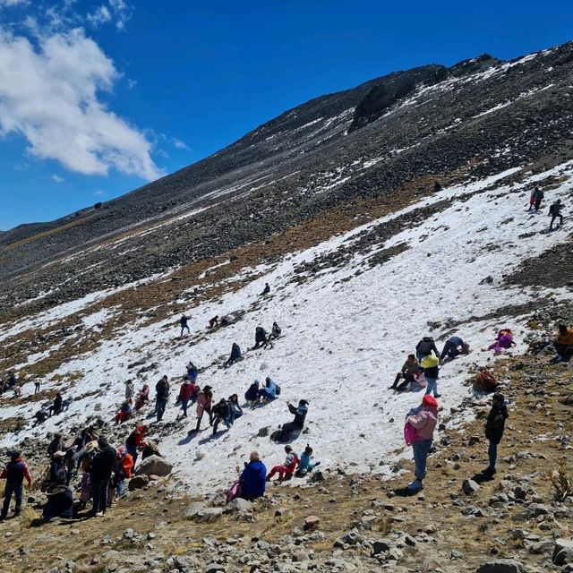 멕시코 사화산 Nevado de Toluca(해발 4600m)