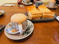 A traditional White Coffee breakfast at Dong Tai Kopitiam