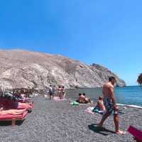 Perissa Beach in Santorini 🇬🇷
