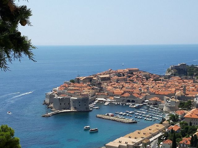 Coastal Charms in Dubrovnik's Hidden Gem 🌊🌅