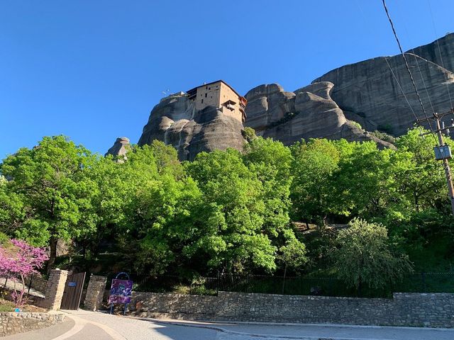 Mystical Escape to the Enchanting Meteora 🏰🌄