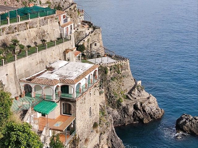 Walking from Minori to Amalfi along the coast 