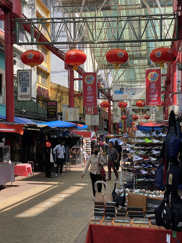 Discovering the Vibrant Yalan Petaling Market in Kuala Lumpur