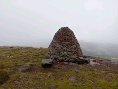 Cairn Pica circular walk