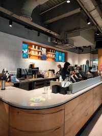A Quiet Pause in the Heart of the City – Starbucks at Manchester Arndale