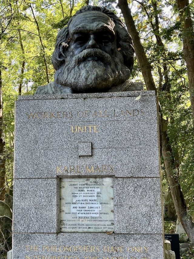 Highgate Cemetery - London  