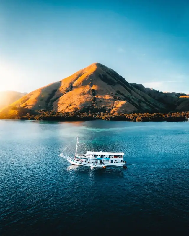 Sail Away to Paradise: Komodo Island 🇮🇩 - A Journey to Remember!