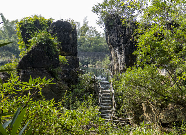 峒那屿灣，童話世界中的喀斯特山水仙境