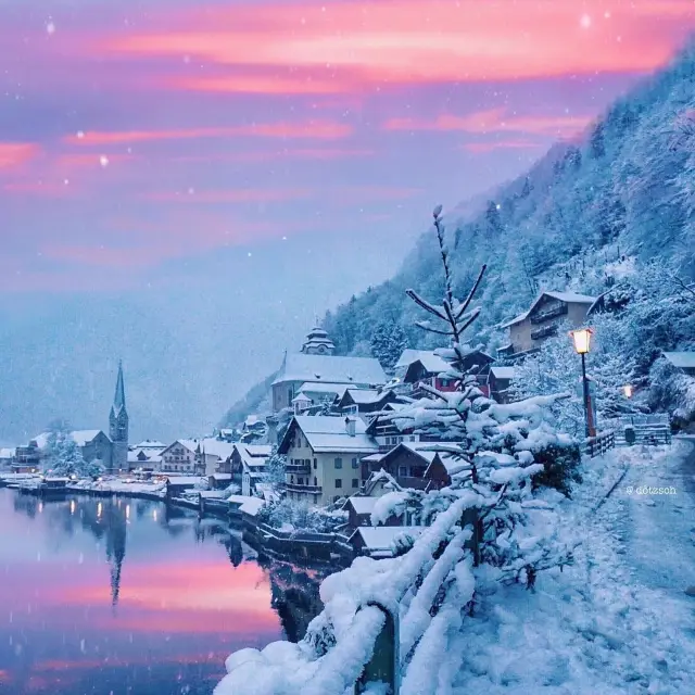 magical winter moments in Hallstatt