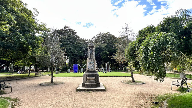 獻給政治家愛德華多·維森蒂的紀念碑Monumento a V