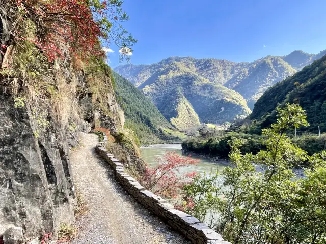 Bingzhongluo's Tea Horse Ancient Road light hiking