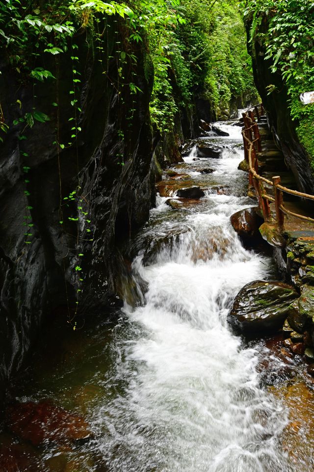 石門峽清泉石上流