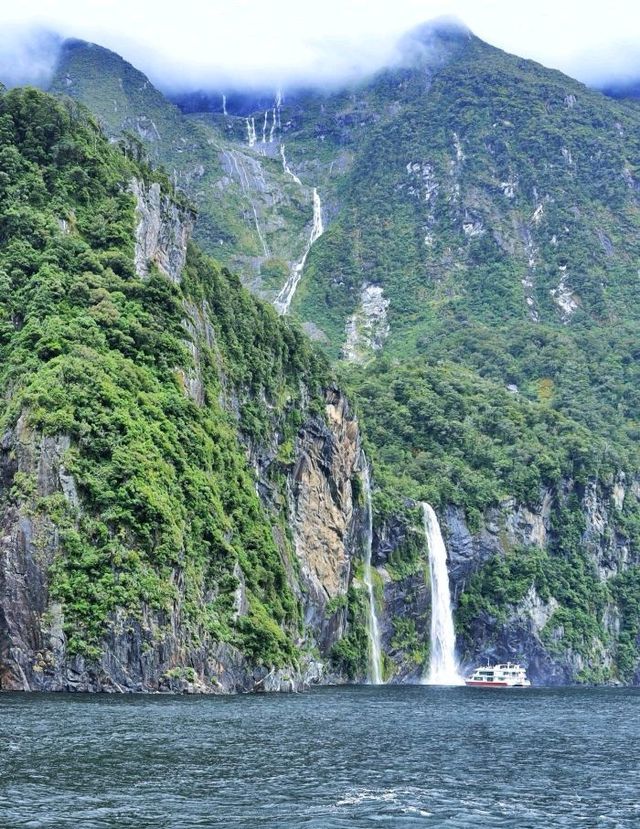 大自然的傑作！米爾福德峽灣身臨其境感受壯麗山水風景