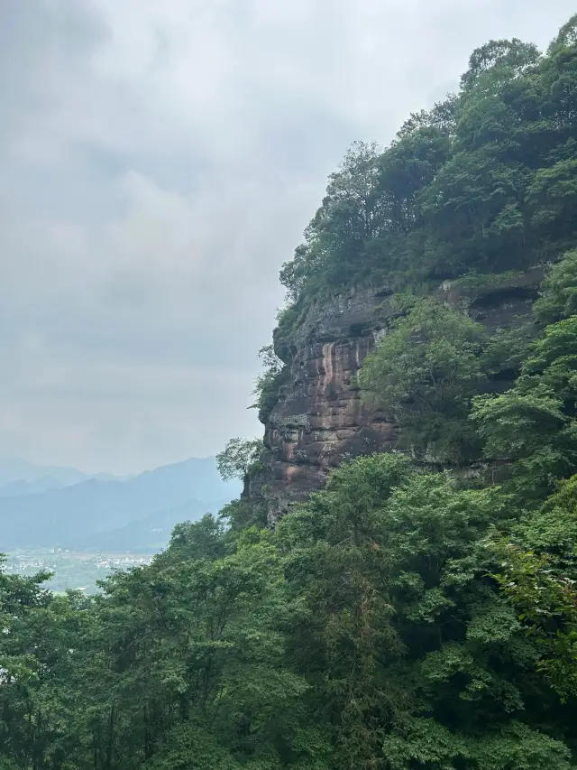 อันฮุยจีอุ่นซานเป็นภูเขาเล็ก ๆ ที่ถูกละเลยของศาสนาเต๋า